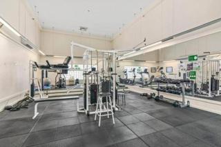 Fabulous Sea Views in the heart of Surfers - Gold Coast - 3