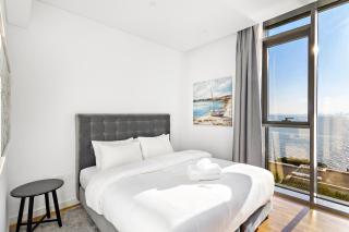 Phenomenal 2BR with Scenic Sea-View from ALL rooms! - Dubai - 7