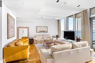 Phenomenal 2BR with Scenic Sea-View from ALL rooms! - Dubai - 0
