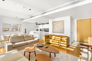 Phenomenal 2BR with Scenic Sea-View from ALL rooms! - Dubai - 6
