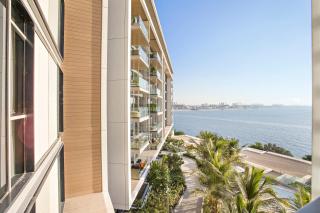 Phenomenal 2BR with Scenic Sea-View from ALL rooms! - Dubai - 4