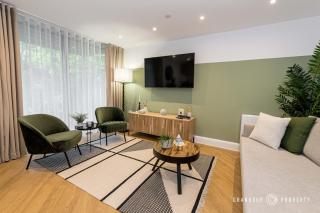 Aurora Heights by Grandeur Property - 4