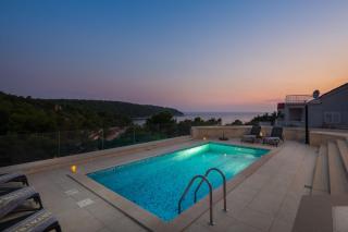 SEAFRONT VILLA for 10 people! - Milna - 6
