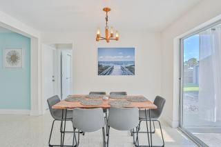 Corner By The Coast - Largo - 3
