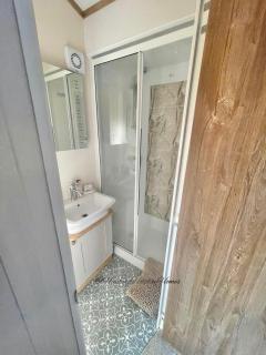 Hartland Lodge - White Cross Bay Holiday Park - 9