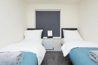 Prime Location & Free Parking Stylish 3-Bed Home - Leicester - 9