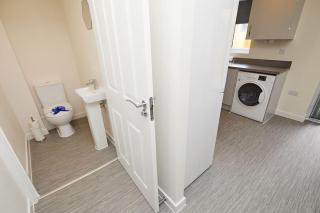 Prime Location & Free Parking Stylish 3-Bed Home - Leicester - 7