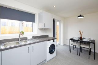 Prime Location & Free Parking Stylish 3-Bed Home - Leicester - 3