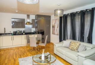 DARTFORD LUXURY 2 BED APARTMENT - 2