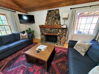 3 Cottage Exclusive Retreat-Hot Tubs-Walk to Beach - Traverse City - 2