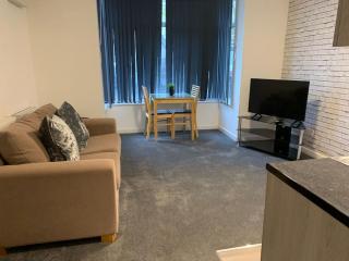 1. Delightful Apartment - Birmingham - 4