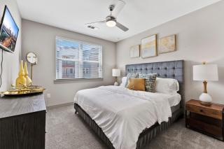 Modern & Chic 1BR Luxury Apts Close to Downtown & Airport - 2
