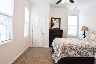 Beautiful Pittsburgh home-walkable area w parking - 2