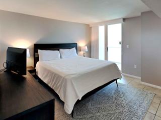 Sabine Yacht & Racquet #5C - 2