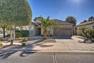 Glendale Getaway with Outdoor Pool and Gas Grill! - Glendale - 9
