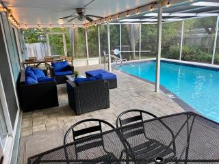 Spacious 5 bedrooms 3 bathrooms Family-Friendly Home With Heated salt Pool - 2