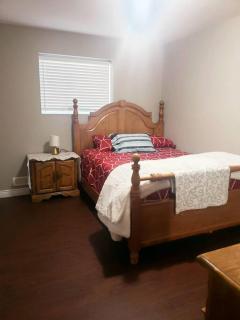 3 Bedroom basement unit with Free Parking , WiFi. - Windsor - 6
