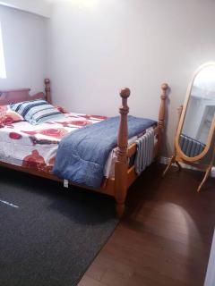 3 Bedroom basement unit with Free Parking , WiFi. - Windsor - 2
