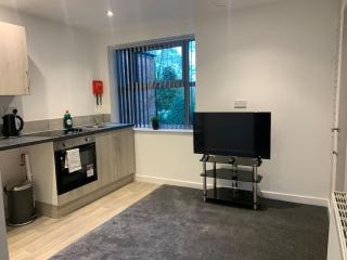 4. Immaculate 2 Bedroom Flat - 1