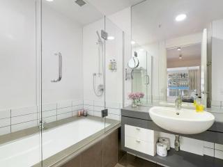 Marina Gem - Lakefront 3 Bedroom Apartment - 1