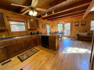 The Mountaineer Cabin Walk to Greenway 5min to ASU - Boone - 2