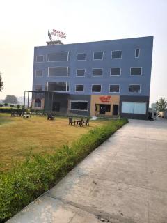 Bellazio Suites Hotel & Resort - Bareilly - 6