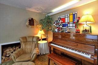 Rustic 3 bedroom home Moose Lodge - 7