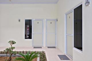 RedDoorz Syariah at Danesti Homestay Near Bandara Sultan Hasanuddin - 3