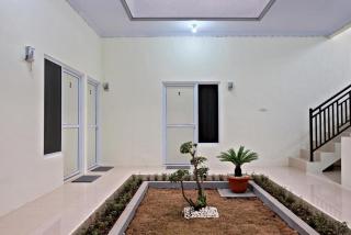 RedDoorz Syariah at Danesti Homestay Near Bandara Sultan Hasanuddin - 8