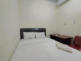RedDoorz Syariah at Danesti Homestay Near Bandara Sultan Hasanuddin - 9