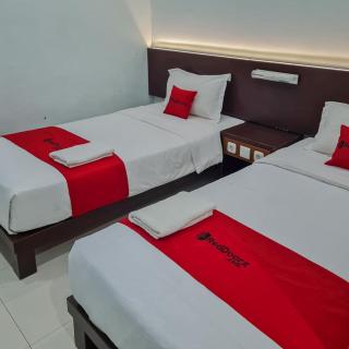 RedDoorz Plus at Hotel Royal Palangka Raya - Palangkaraya - 9