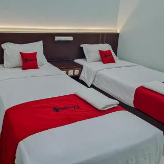 RedDoorz Plus at Hotel Royal Palangka Raya - Palangkaraya - 8