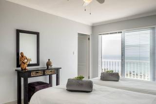 Driftwood Beachfront Manor - Shelley Point - 1