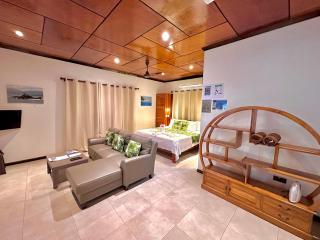 Seaside Self Catering - Mahe - 4