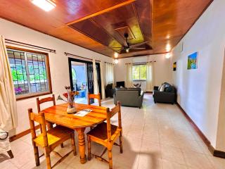 88 Days Self Catering Holidays & Accomodation - Baie Lazare Mahé - 9
