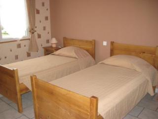 Gîte idéal pour cure thermale, proche port de plaisance, terrasse et grand terrain. - FR-1-589-69 - 9