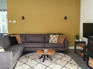 Waterfront villa, forest & golf club - 1