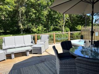 Hollicarrs - Kingfisher Lodge - York - 1
