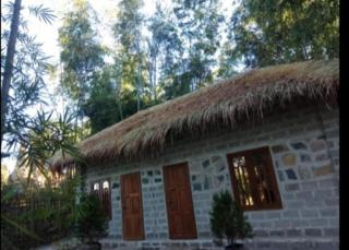 Bamboo Forest River View Hostel - Ywama - 8