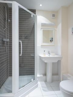 Lakeside property with spa on a nature reserve Bellewater HM32 - Somerford Keynes - 1