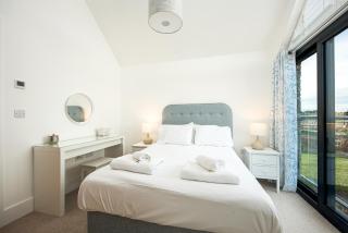 Lakeside property with spa access on a nature reserve Grays Cottage WI24 - 5