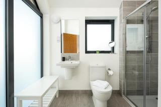 Lakeside property with spa access on a nature reserve Grays Cottage WI24 - 6