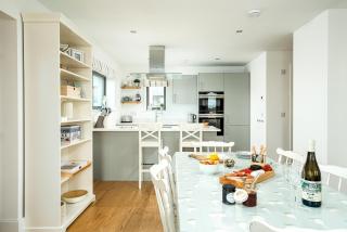 Lakeside property with spa access on a nature reserve Grays Cottage WI24 - 3