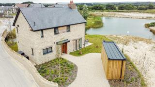 Lakeside property with spa access on a nature reserve Overton Island 01 OI01 - 9
