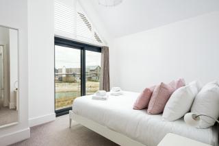 Lakeside property with spa access on a nature reserve Overton Island 01 OI01 - 2