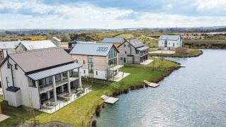 Lakeside property with spa access on a nature reserve Overton Island 11 OI11 - 8