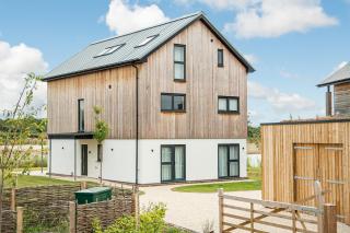 Lakeside property with spa access on a nature reserve Wakeling Island 11 WI11 - 9