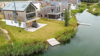 Lakeside property with spa access on a nature reserve Wakeling Island 11 WI11 - 5