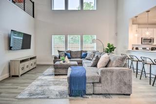 Chic Houston Home with Game Room about 8 Mi to Dtwn - Houston - 4
