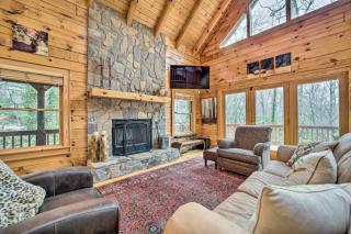Walk to Golfing Grand Maggie Valley Cabin! - Maggie Valley - 7